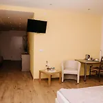 Altstadt-residenz Manz 4*